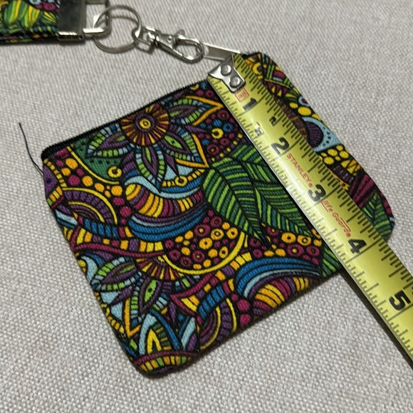 Free With $25 Purchase-Mini Zip Wallet with Detachable Key Chain-Floral-EUC - Picture 7 of 9